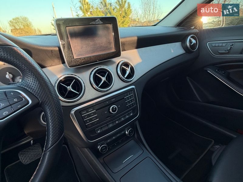 Внедорожник / Кроссовер Mercedes-Benz GLA-Class 2016 в Киеве