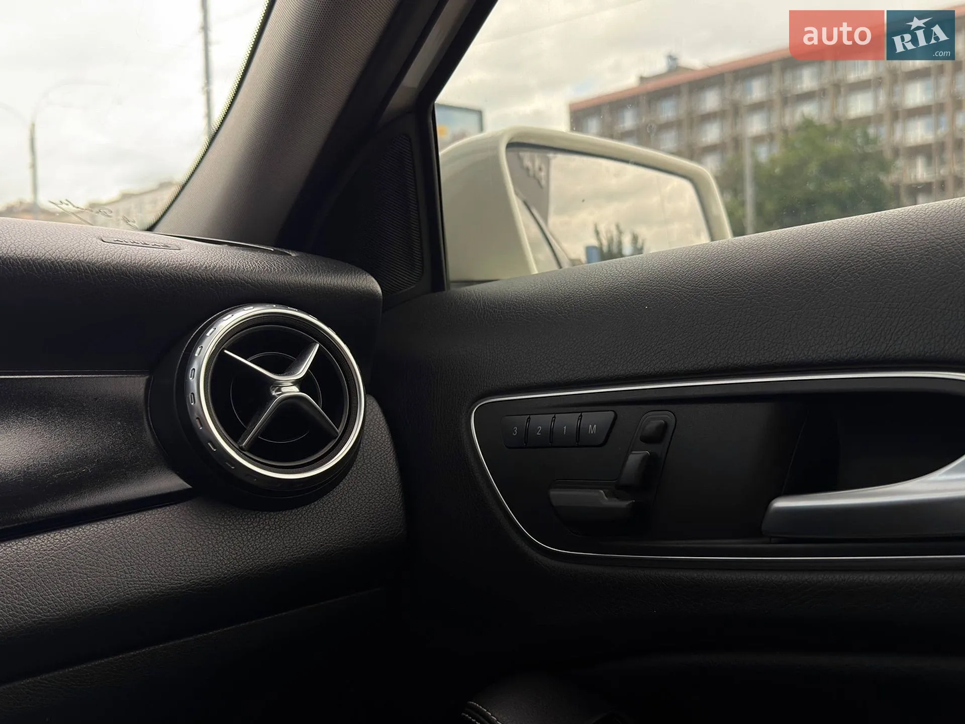 2015 Mercedes-Benz GLA-klasse - мініатюра 27