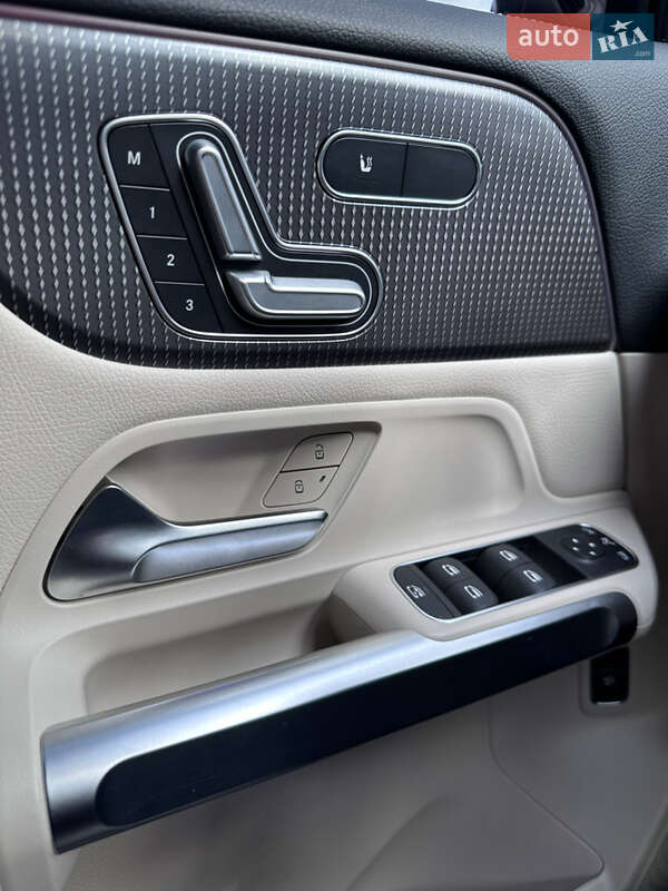 Внедорожник / Кроссовер Mercedes-Benz GLB-Class 2021 в Киеве