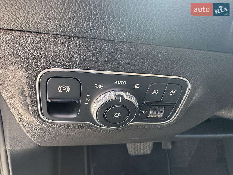 Внедорожник / Кроссовер Mercedes-Benz GLB-Class 2019 в Днепре