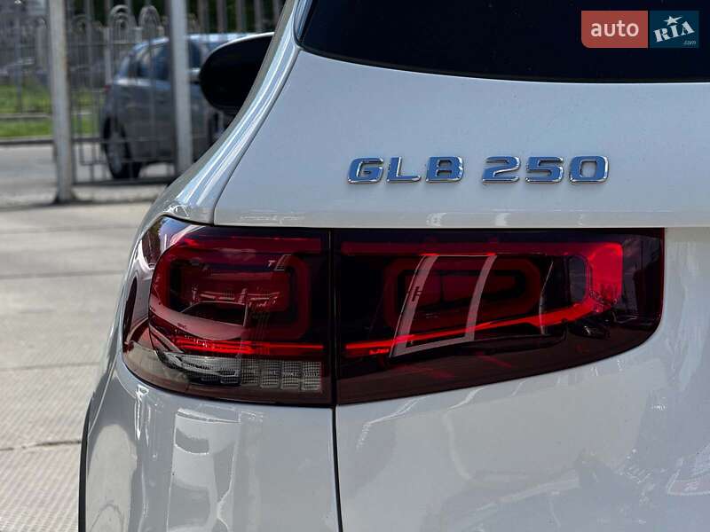 Позашляховик / Кросовер Mercedes-Benz GLB-Class 2020 в Харкові