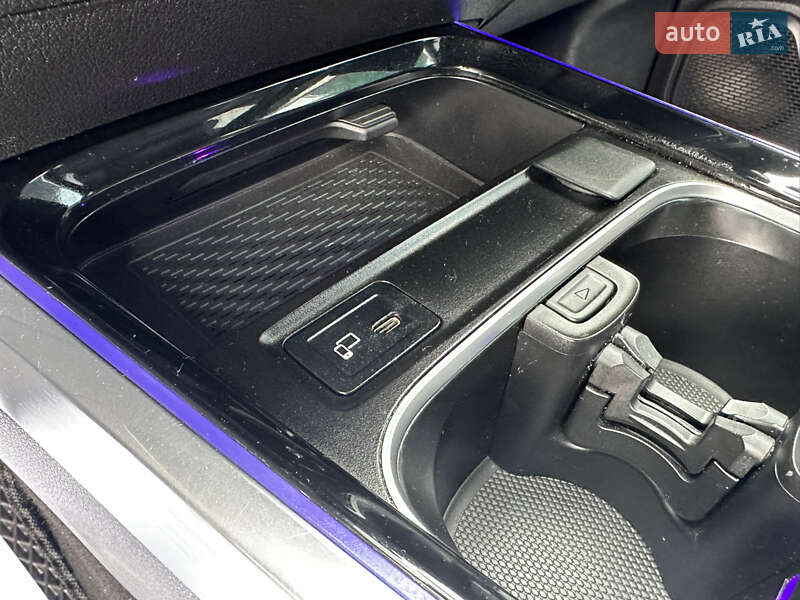 Внедорожник / Кроссовер Mercedes-Benz GLB-Class 2019 в Киеве