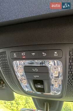 Позашляховик / Кросовер Mercedes-Benz GLB-Class 2020 в 
