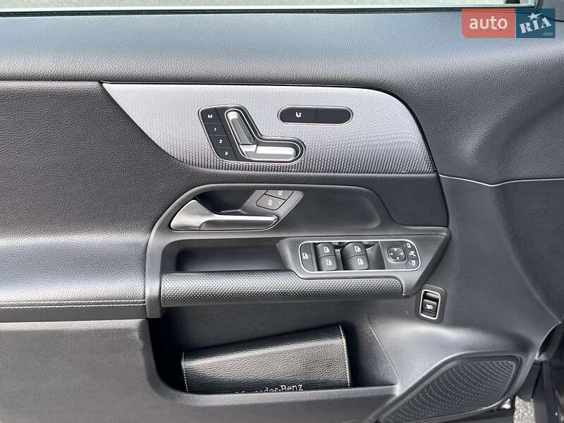 Внедорожник / Кроссовер Mercedes-Benz GLB-Class 2021 в Киеве