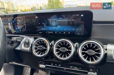 Позашляховик / Кросовер Mercedes-Benz GLB-Class 2022 в 