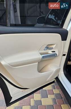Позашляховик / Кросовер Mercedes-Benz GLB-Class 2022 в 