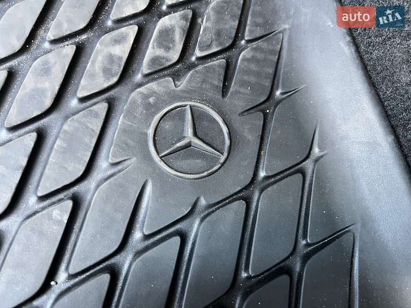 Внедорожник / Кроссовер Mercedes-Benz GLB-Class 2021 в Киеве