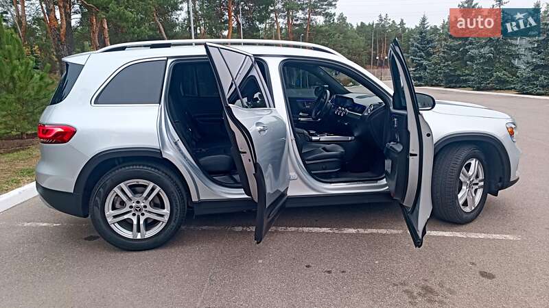 Внедорожник / Кроссовер Mercedes-Benz GLB-Class 2019 в Киеве