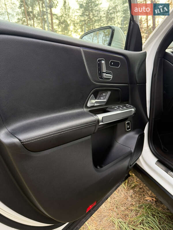 Внедорожник / Кроссовер Mercedes-Benz GLB-Class 2021 в Киеве