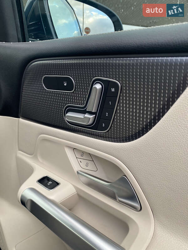 Внедорожник / Кроссовер Mercedes-Benz GLB-Class 2020 в Мукачево