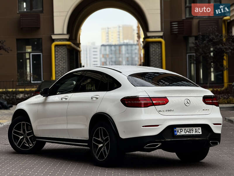 Внедорожник / Кроссовер Mercedes-Benz GLC-Class Coupe 2017 в Киеве фото 3 Внедорожник / Кроссовер Mercedes-Benz GLC-Class Coupe 2017 в Киеве