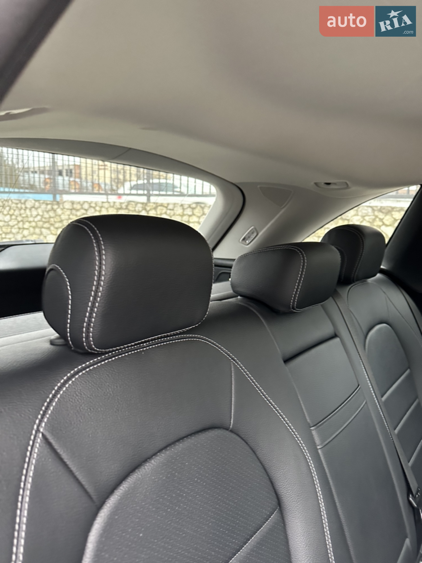 2016 Mercedes-Benz GLC - мініатюра 2
