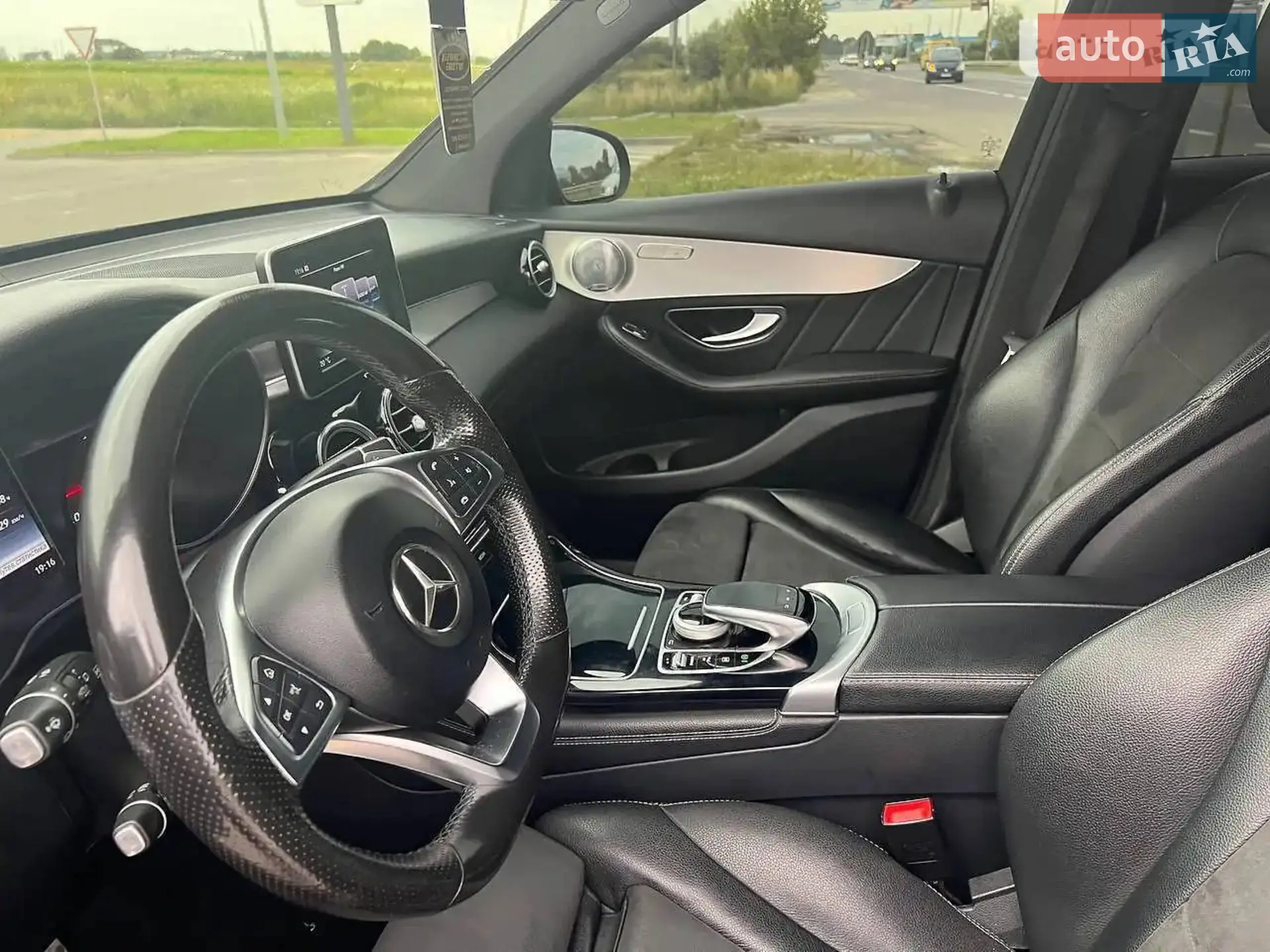 2016 Mercedes-Benz GLC - мініатюра 2