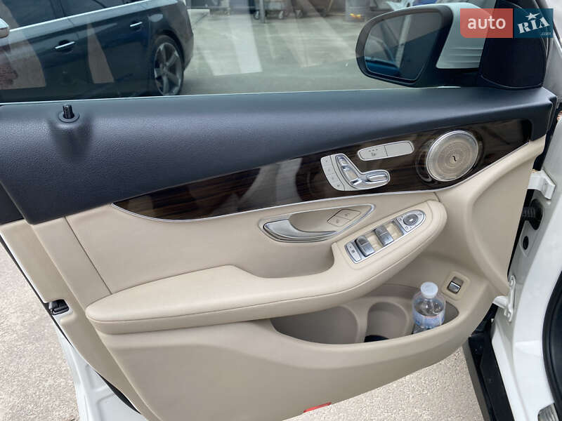 Позашляховик / Кросовер Mercedes-Benz GLC-Class 2015 в Києві фото 10 Позашляховик / Кросовер Mercedes-Benz GLC-Class 2015 в Києві