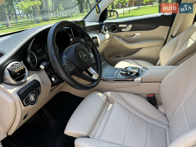 Внедорожник / Кроссовер Mercedes-Benz GLC-Class 2017 в Киеве