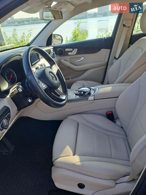 Внедорожник / Кроссовер Mercedes-Benz GLC-Class 2017 в Киеве