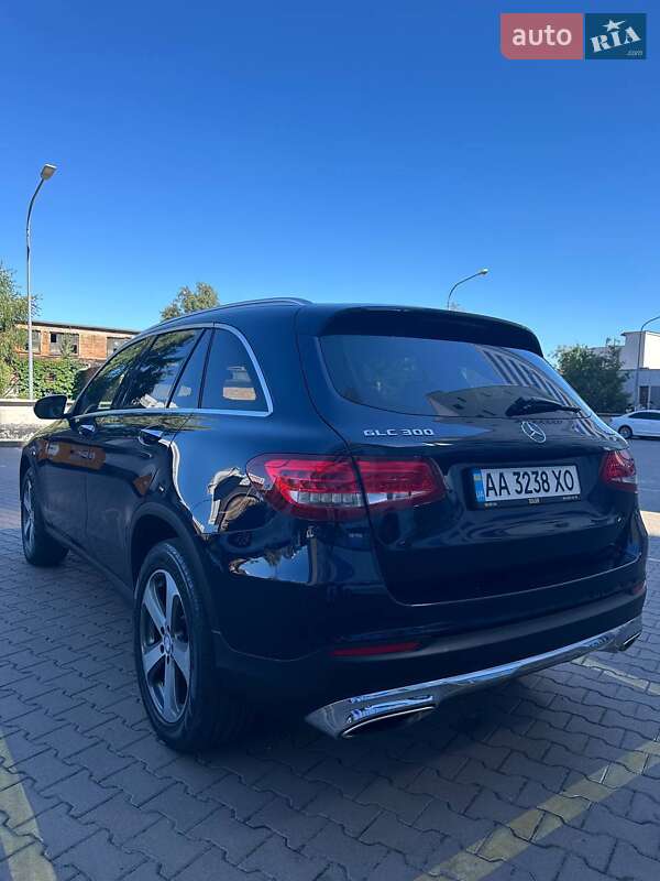 Позашляховик / Кросовер Mercedes-Benz GLC-Class 2016 в Києві