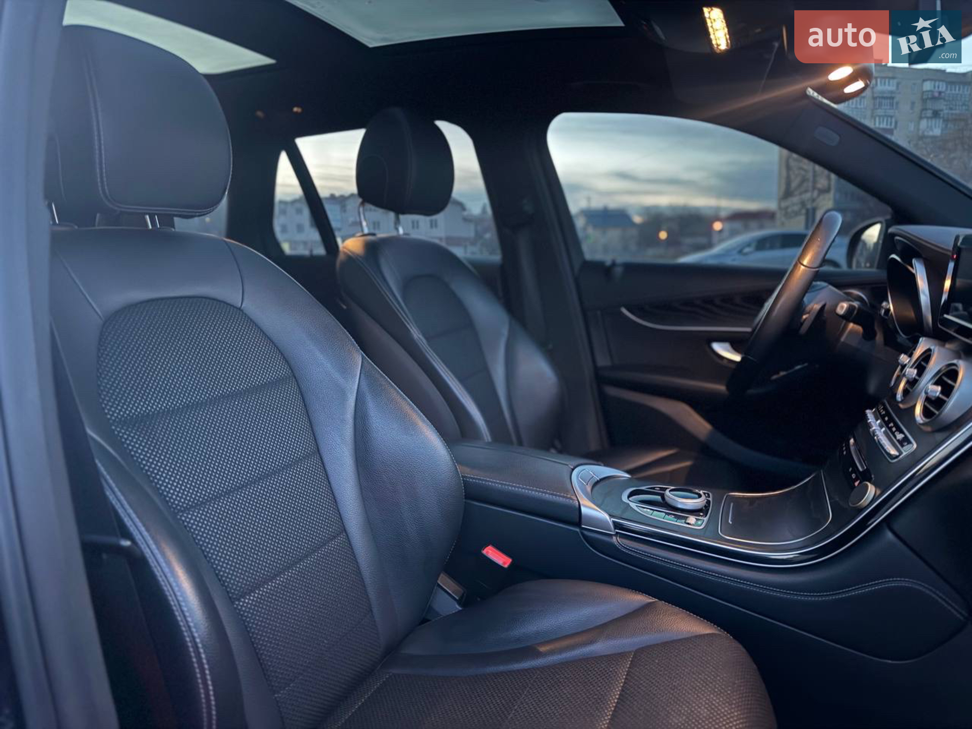 2018 Mercedes-Benz GLC - мініатюра 32
