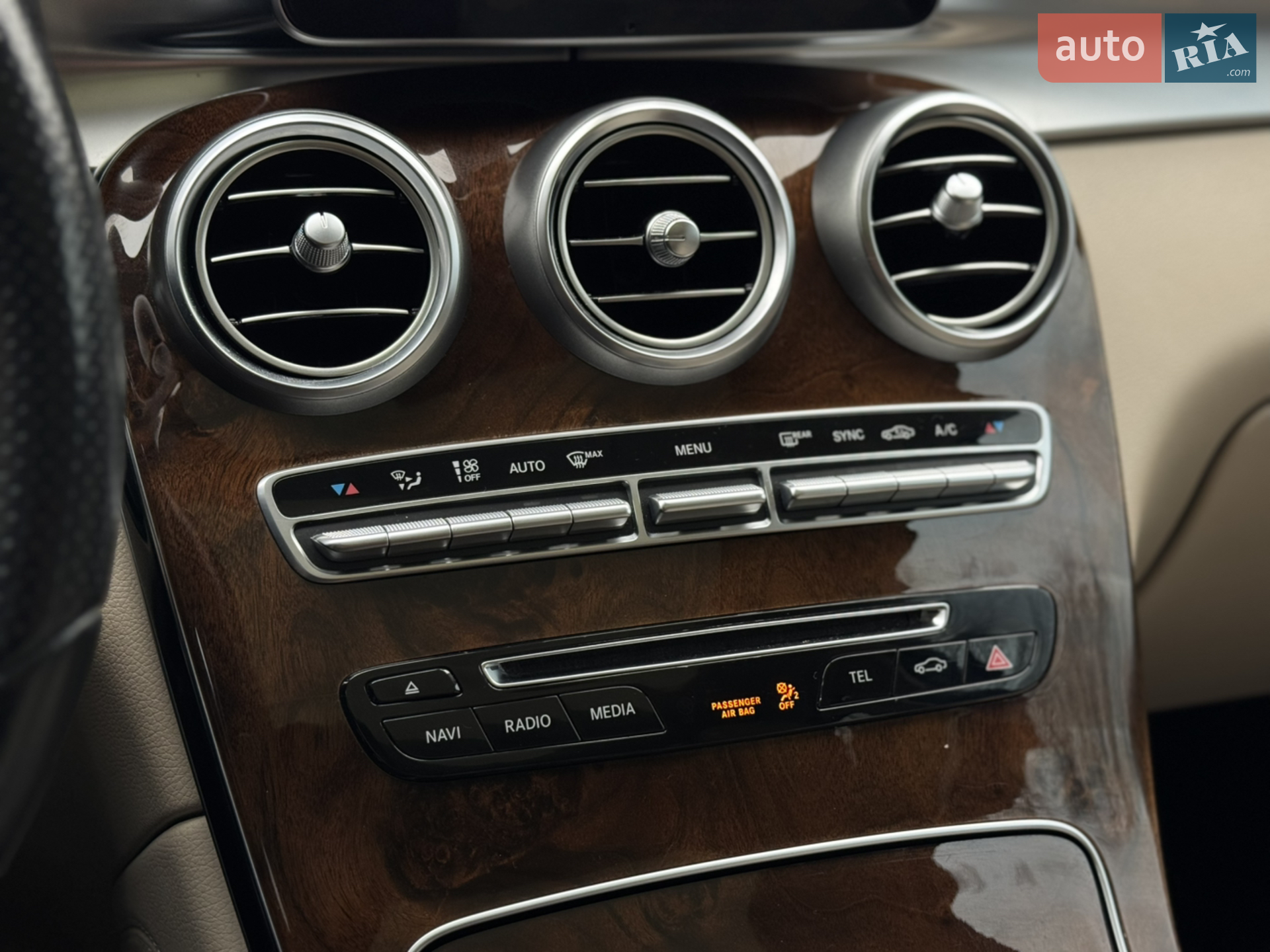 2016 Mercedes-Benz GLC - мініатюра 47