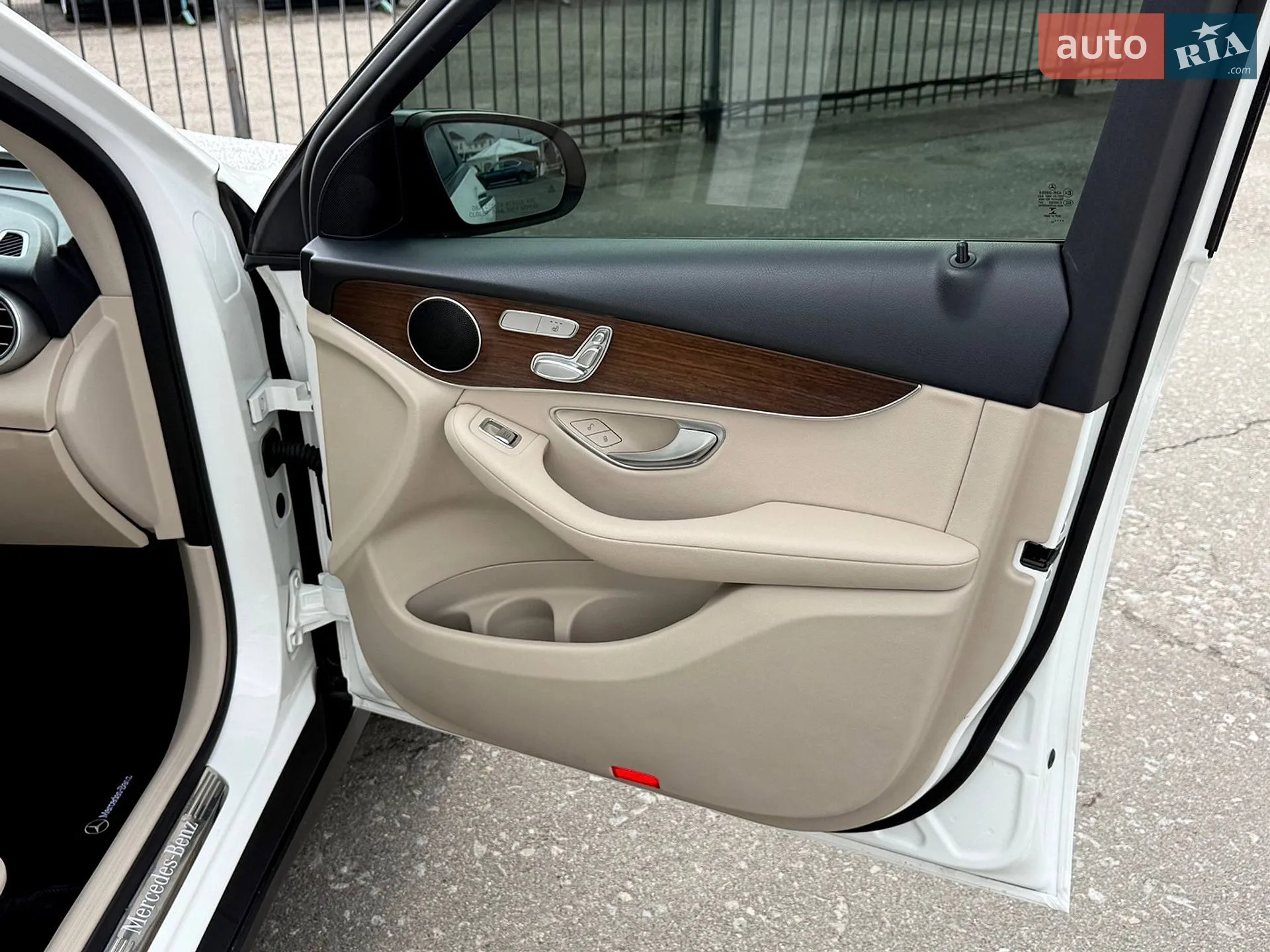 2022 Mercedes-Benz GLC - мініатюра 64