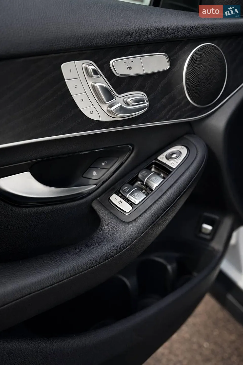 2016 Mercedes-Benz GLC - мініатюра 32