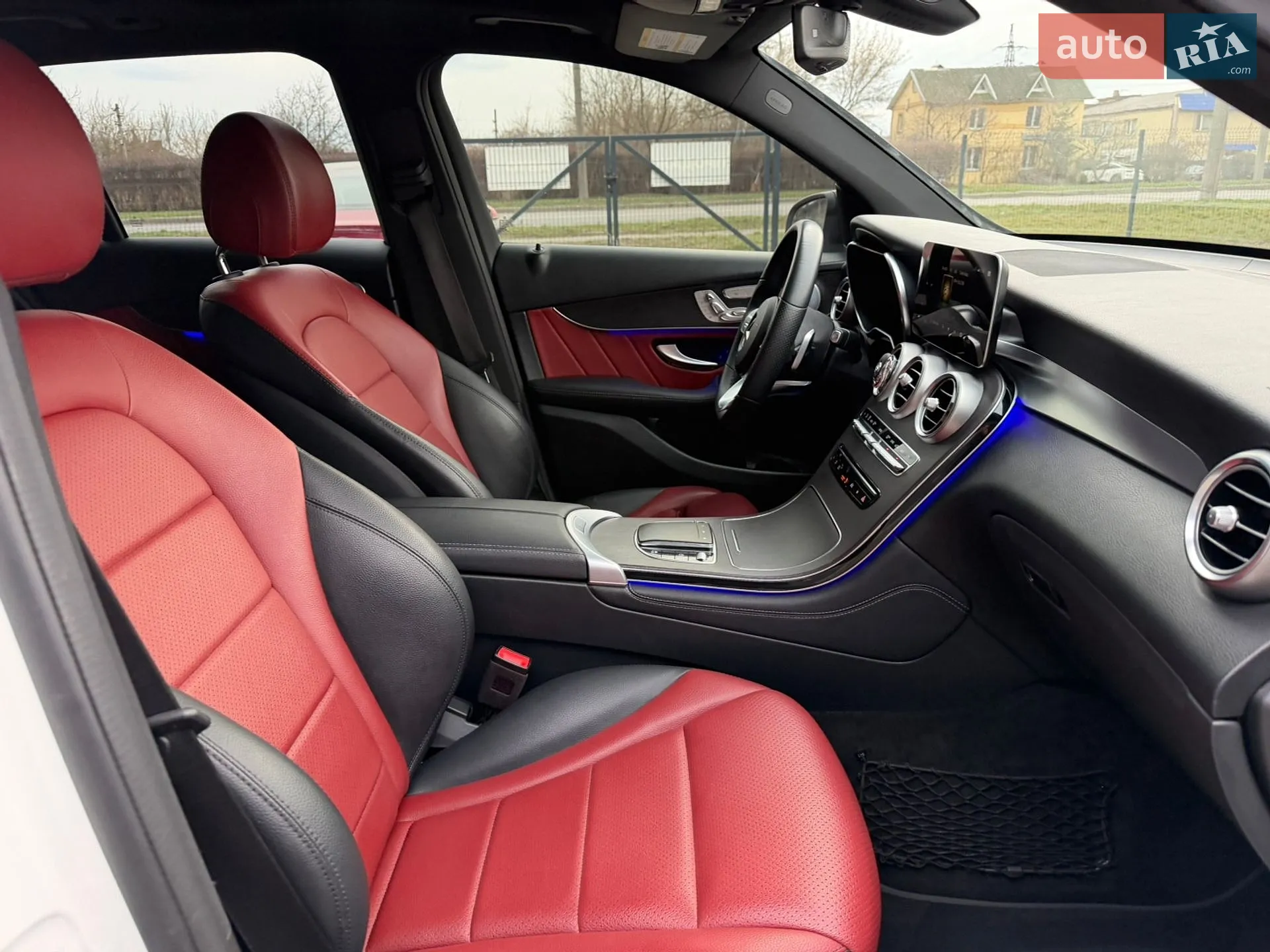 2020 Mercedes-Benz GLC - мініатюра 47