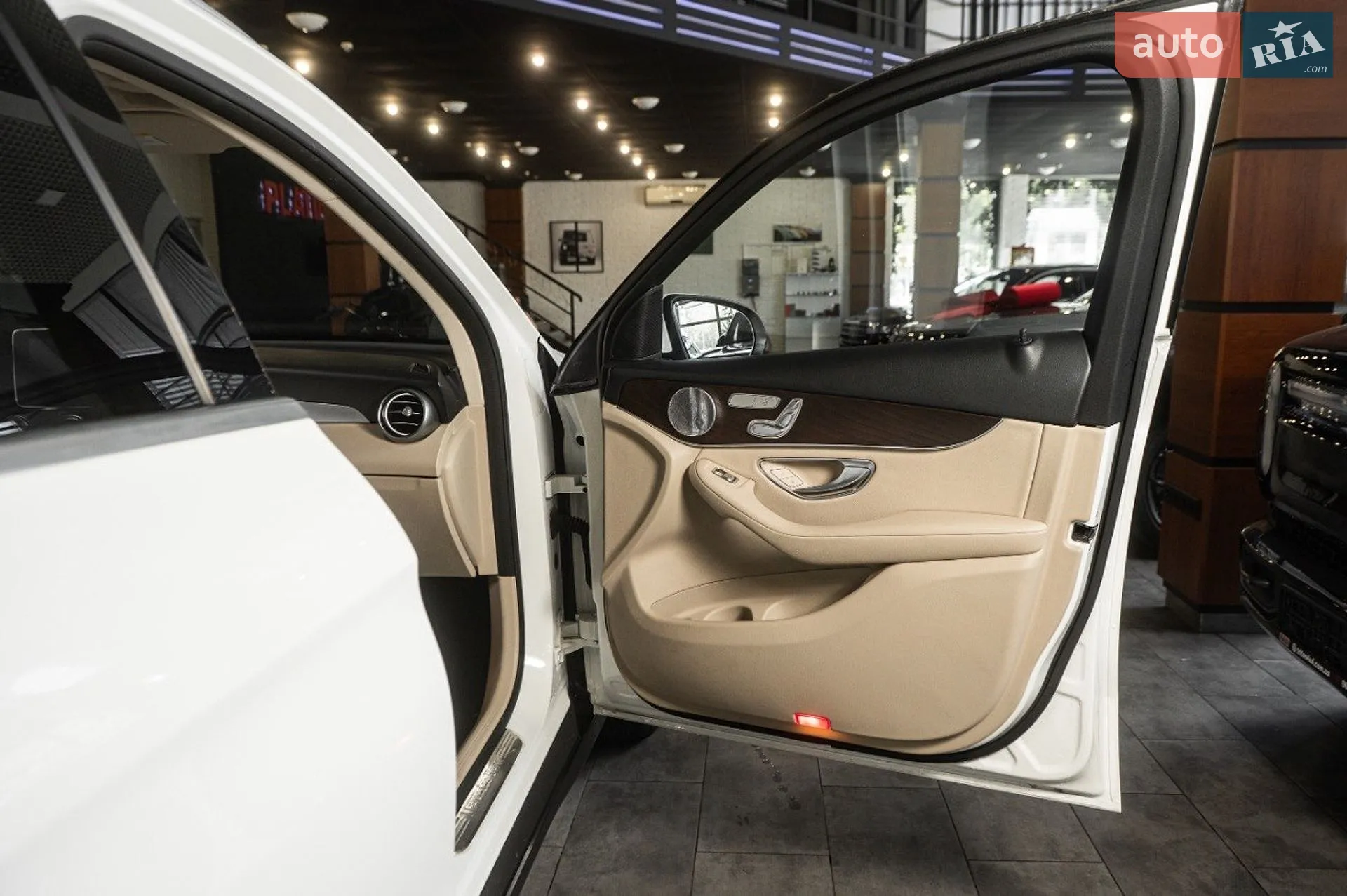 2018 Mercedes-Benz GLC - мініатюра 13