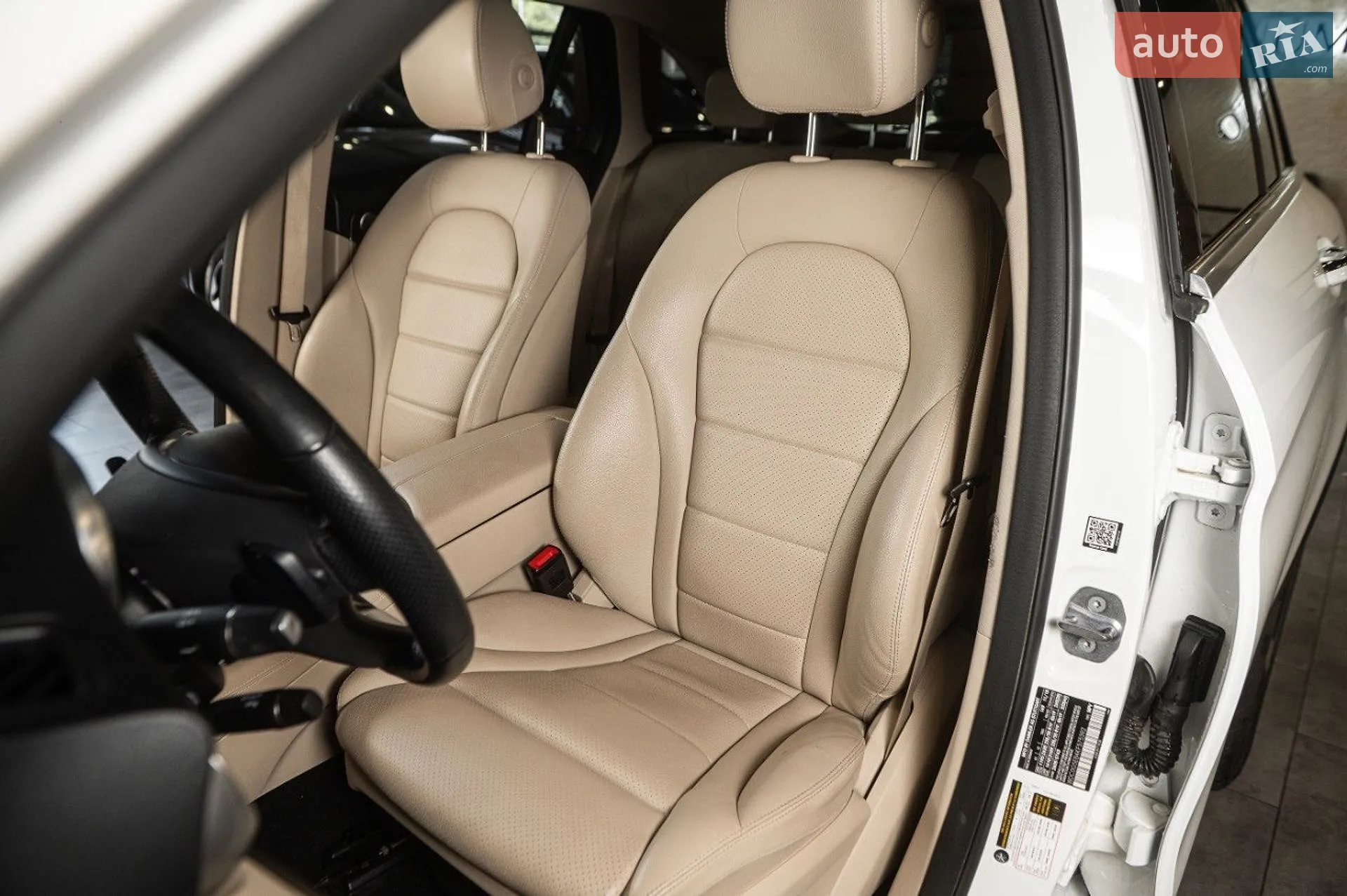 2018 Mercedes-Benz GLC - мініатюра 32