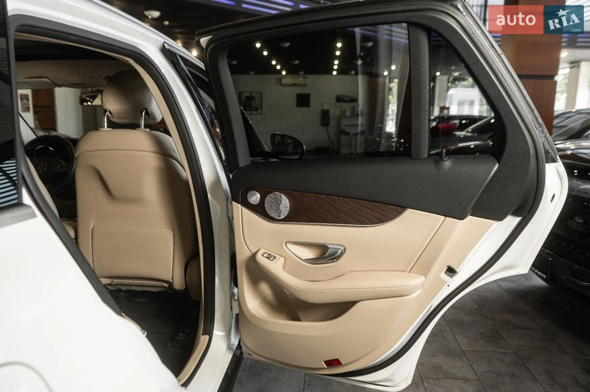 2018 Mercedes-Benz GLC - мініатюра 39