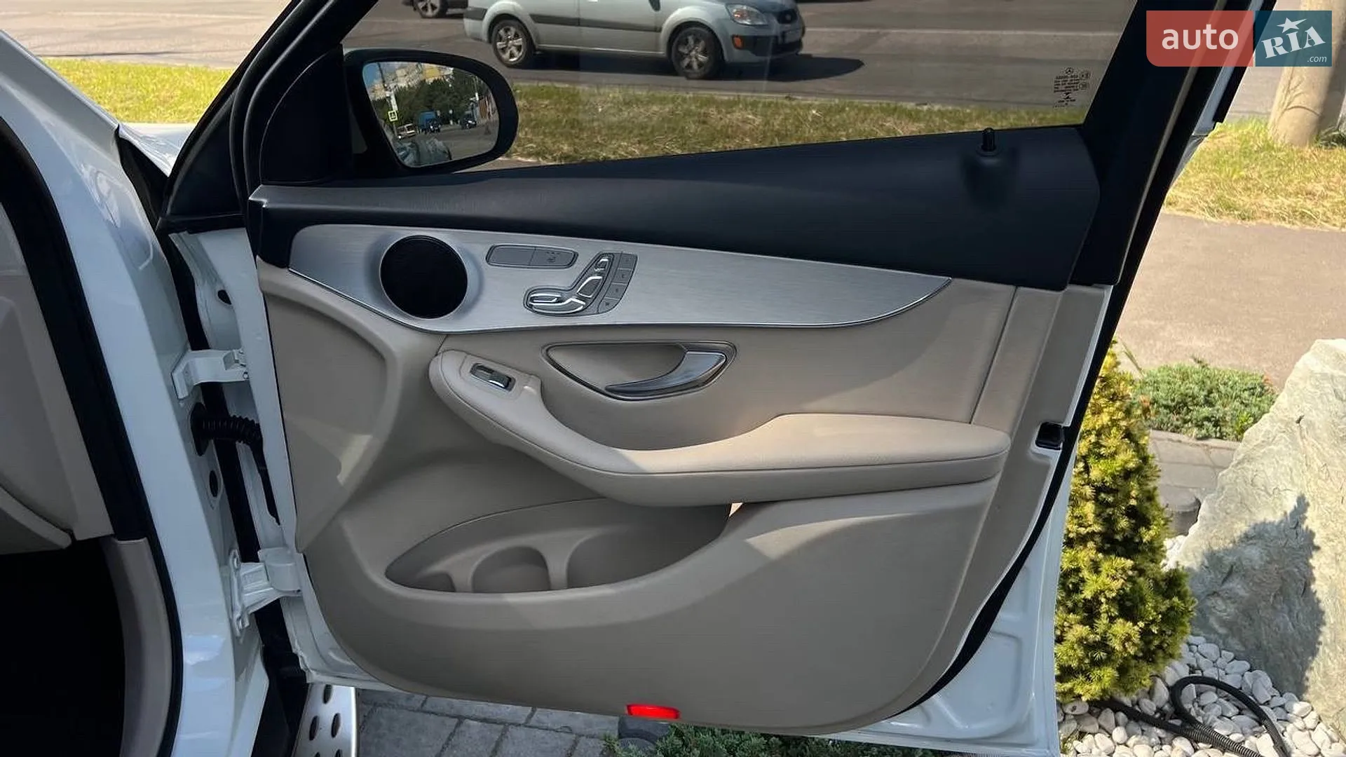 2018 Mercedes-Benz GLC - мініатюра 32