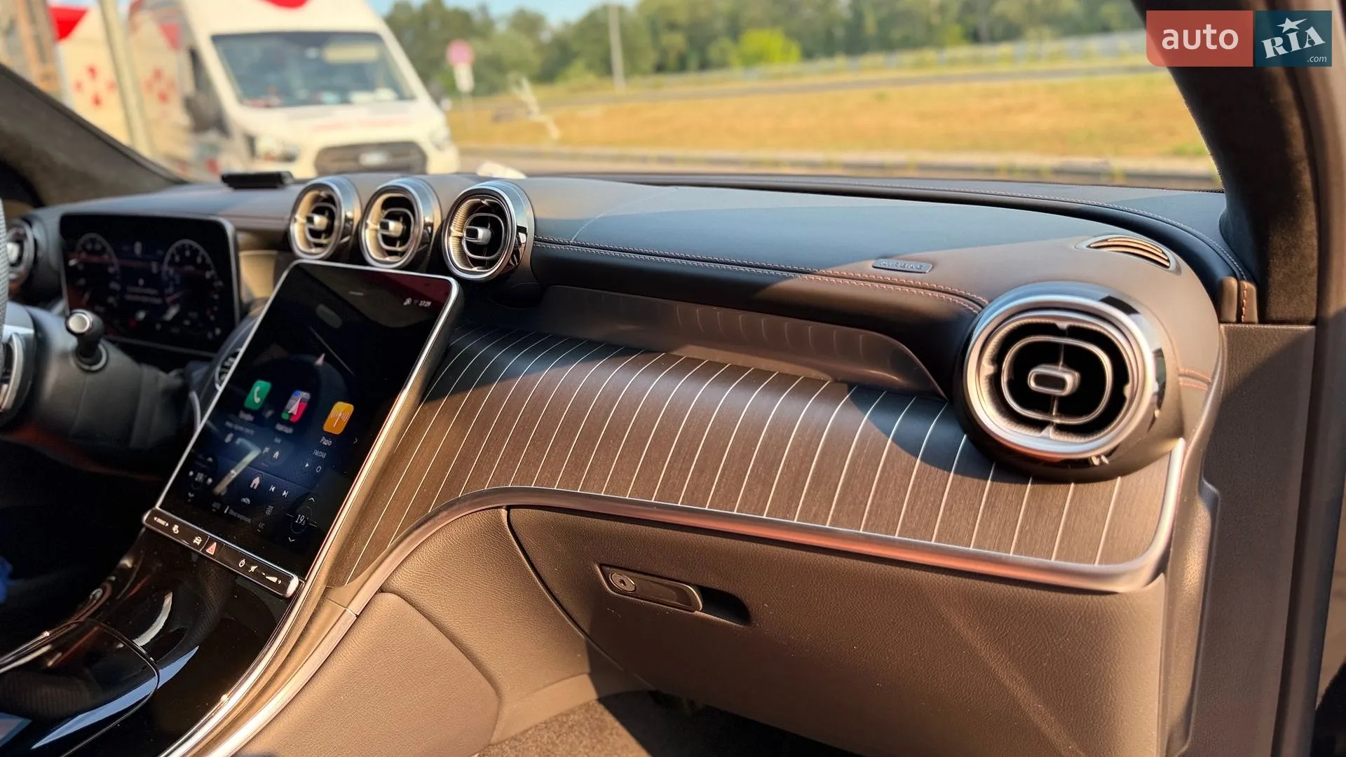 2025 Mercedes-Benz GLC - мініатюра 27