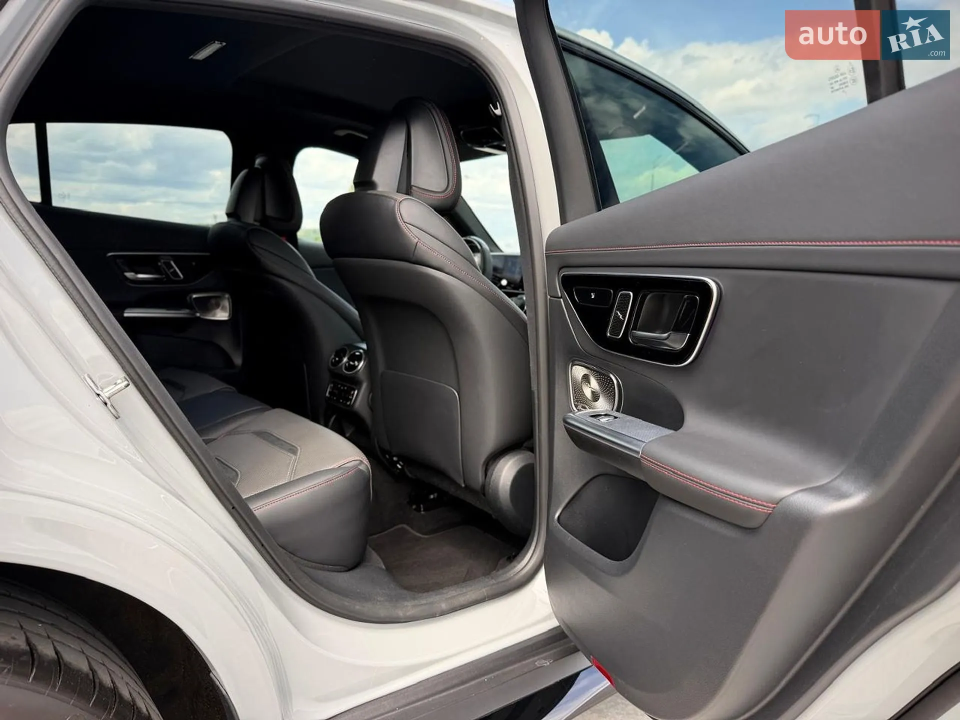 2025 Mercedes-Benz GLC - мініатюра 41