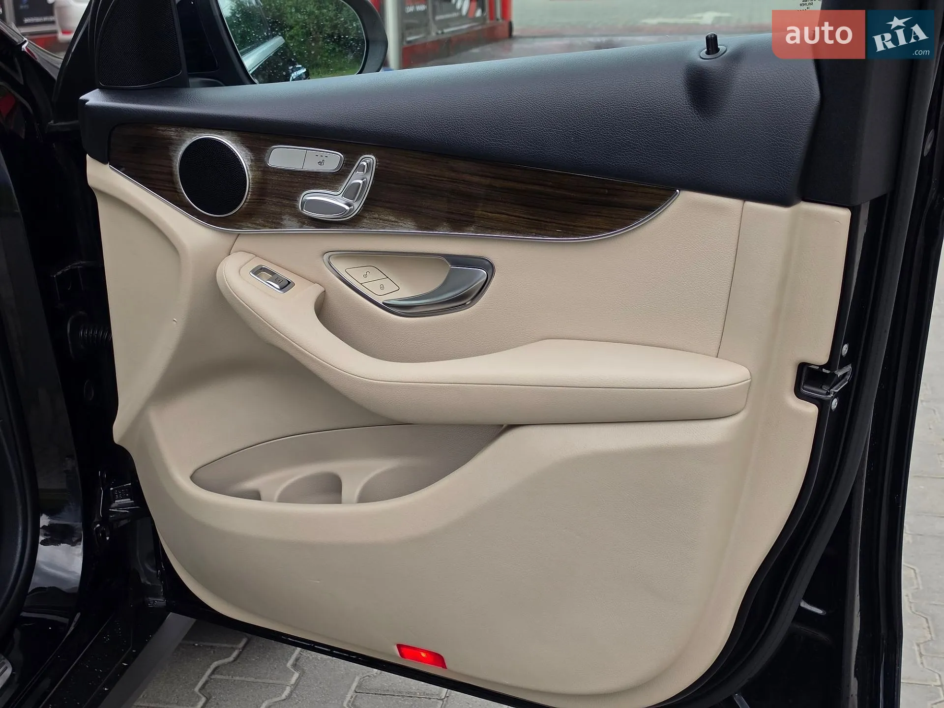 2016 Mercedes-Benz GLC - мініатюра 31