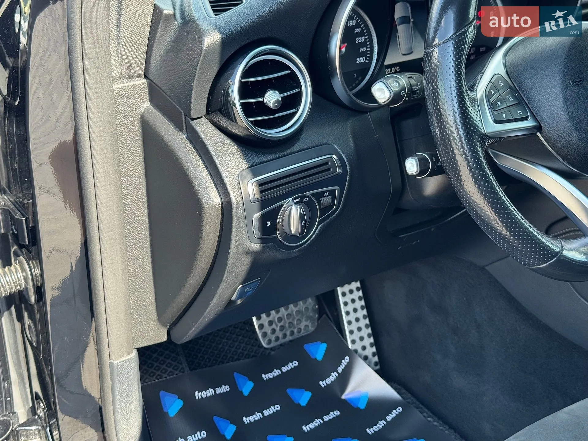 2018 Mercedes-Benz GLC - мініатюра 15