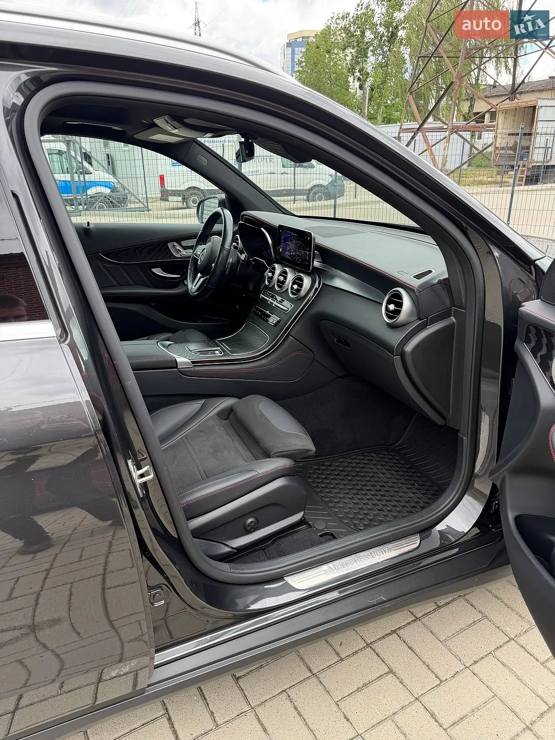 2021 Mercedes-Benz GLC - мініатюра 28