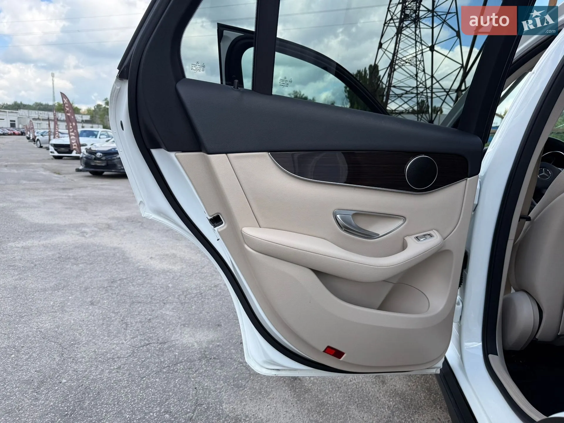 2018 Mercedes-Benz GLC - мініатюра 19