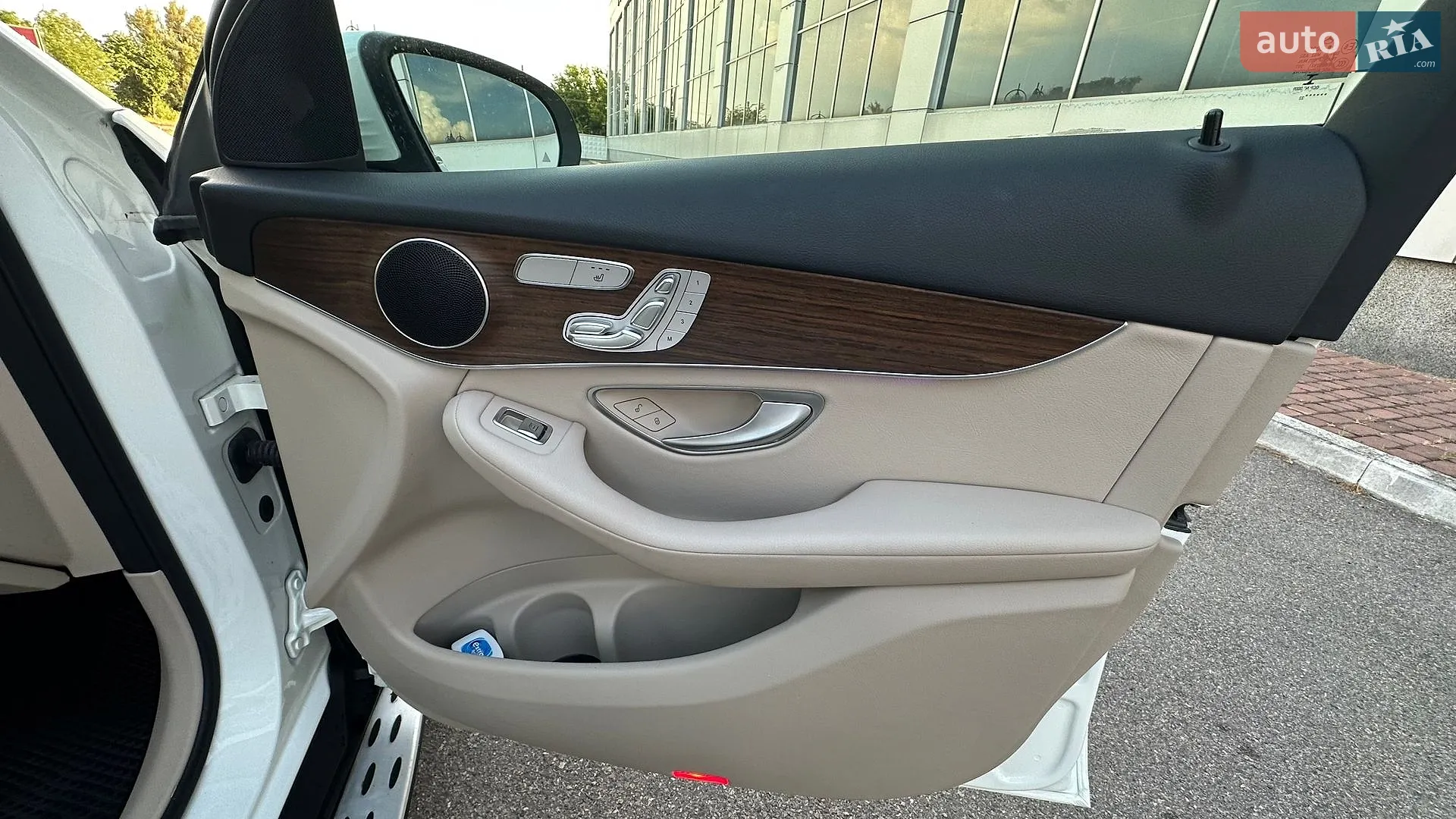 2022 Mercedes-Benz GLC - мініатюра 37