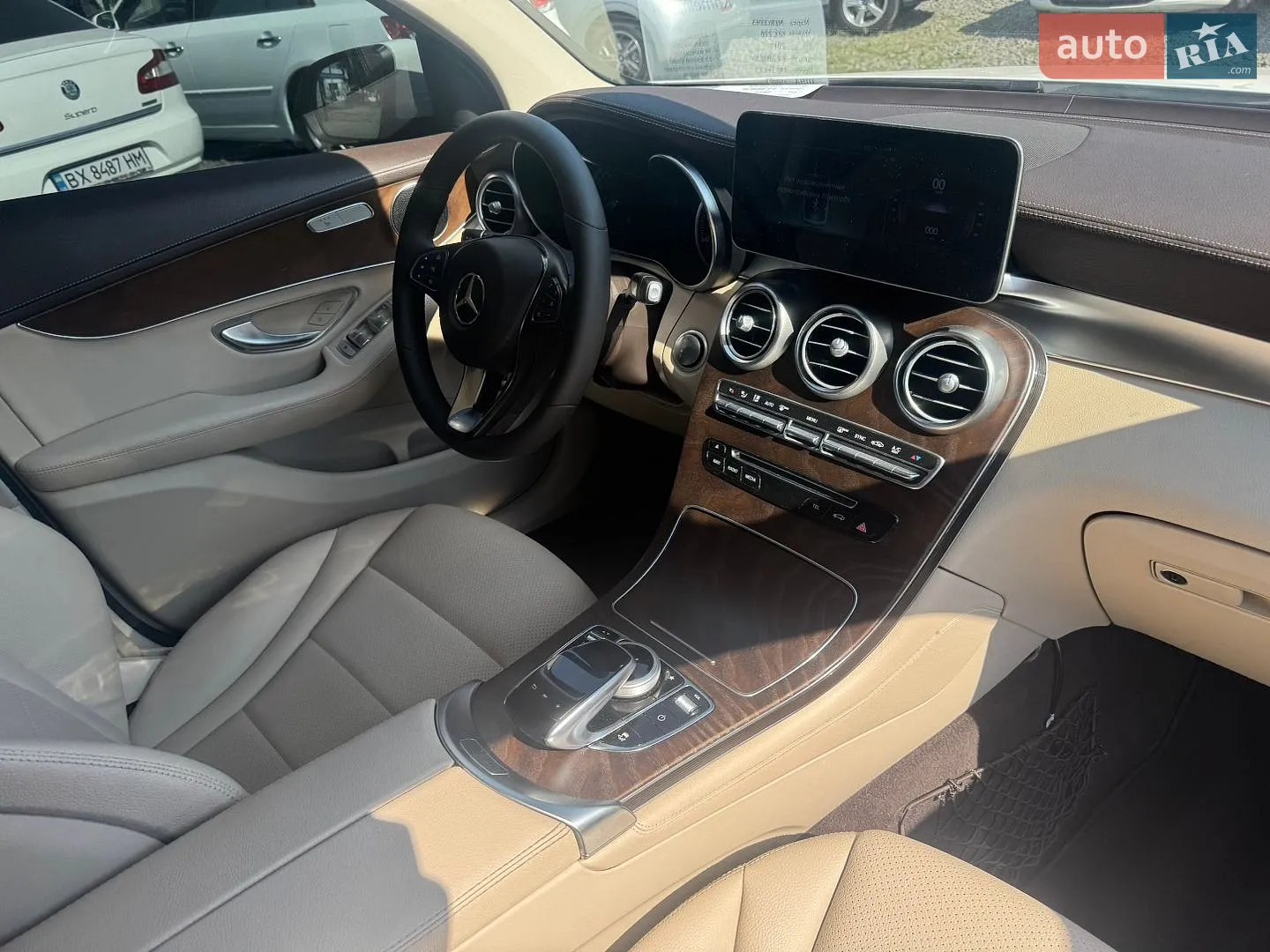 2018 Mercedes-Benz GLC - мініатюра 23