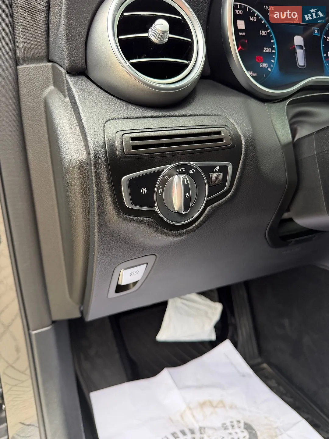 2021 Mercedes-Benz GLC - мініатюра 32