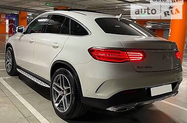 Позашляховик / Кросовер Mercedes-Benz GLE-Class 2016 в 