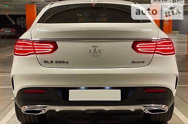 Позашляховик / Кросовер Mercedes-Benz GLE-Class 2016 в 