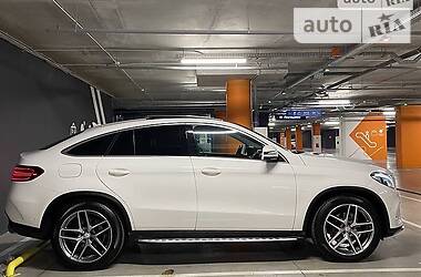 Позашляховик / Кросовер Mercedes-Benz GLE-Class 2016 в 