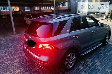 Позашляховик / Кросовер Mercedes-Benz GLE-Class 2016 в 