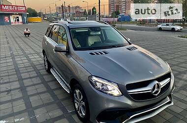 Позашляховик / Кросовер Mercedes-Benz GLE-Class 2016 в 