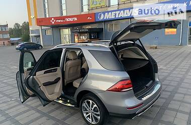 Позашляховик / Кросовер Mercedes-Benz GLE-Class 2016 в 