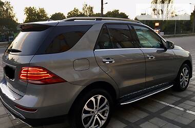Позашляховик / Кросовер Mercedes-Benz GLE-Class 2016 в 