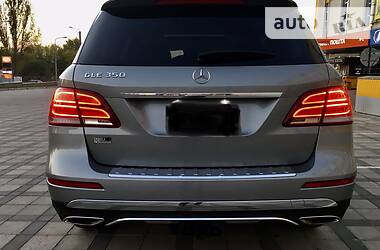 Позашляховик / Кросовер Mercedes-Benz GLE-Class 2016 в 