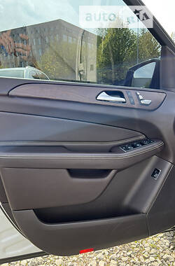 Внедорожник / Кроссовер Mercedes-Benz GLE-Class 2016 в 