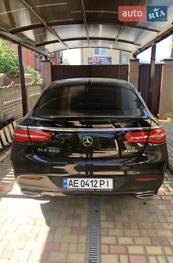 Позашляховик / Кросовер Mercedes-Benz GLE-Class 2015 в 