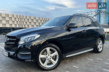 Позашляховик / Кросовер Mercedes-Benz GLE-Class 2015 в 